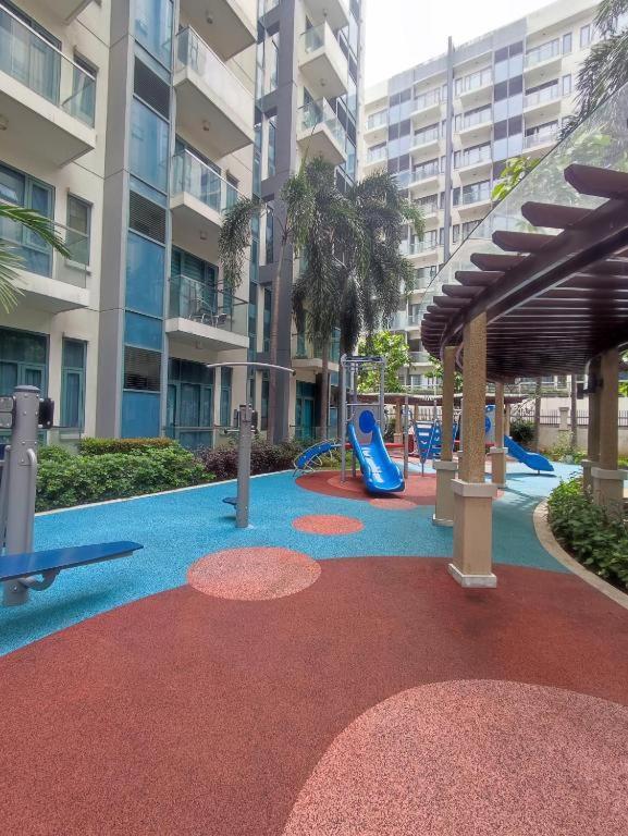 Two Palmtree Villas Newport Boulevard Near Naia 3 Pasay City Manilla Buitenkant foto