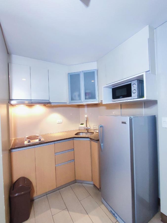 Two Palmtree Villas Newport Boulevard Near Naia 3 Pasay City Manilla Buitenkant foto