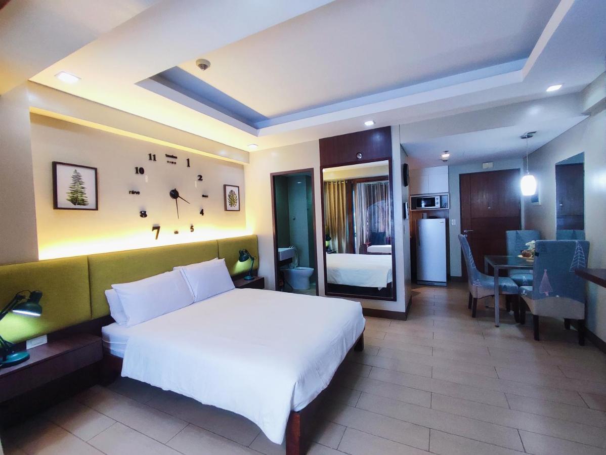 Two Palmtree Villas Newport Boulevard Near Naia 3 Pasay City Manilla Buitenkant foto