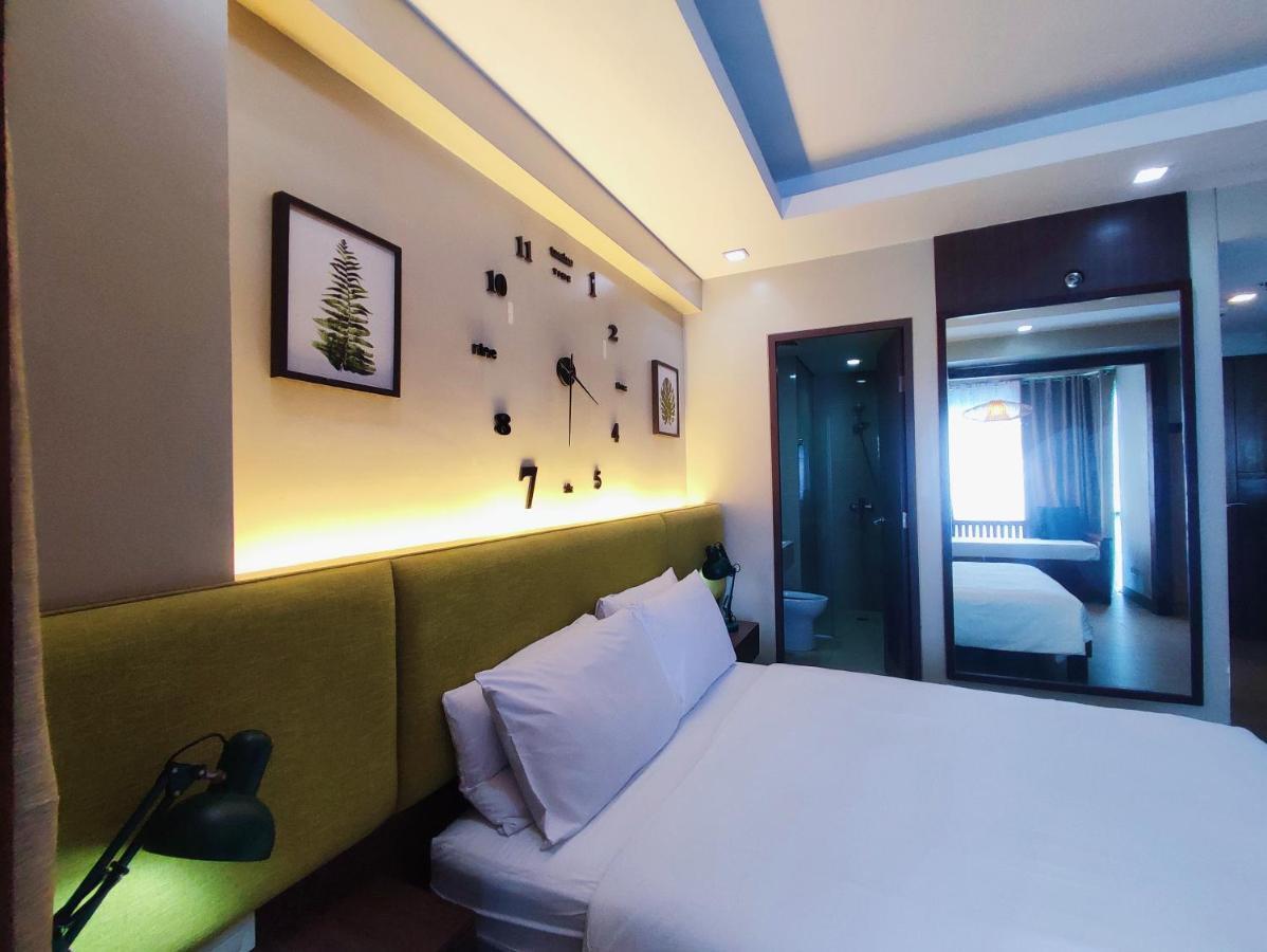 Two Palmtree Villas Newport Boulevard Near Naia 3 Pasay City Manilla Buitenkant foto