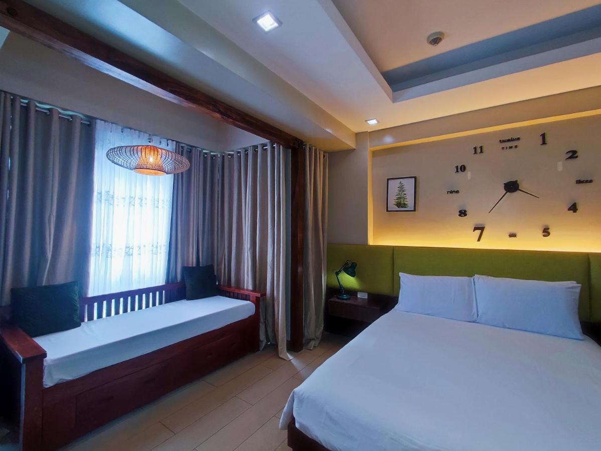 Two Palmtree Villas Newport Boulevard Near Naia 3 Pasay City Manilla Buitenkant foto